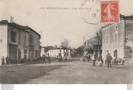 U4-33) GRIGNOLS (GIRONDE)  PLACE  DE LA LIBERTE  - ( ANIMEE - HABITANTS  - MARCHAND DE JOURNAUX ) ) - Other & Unclassified