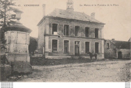 02) VENDRESSE - LA MAIRIE ET LA FONTAINE DE LA PLACE - ( 2 SCANS ) - Otros & Sin Clasificación