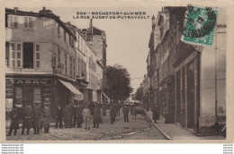 U13-17) ROCHEFORT SUR MER - LA RUE AUDRY DE PUYRAVAULT - (ANIMATION - TABAC - HABITANTS - MILITAIRES  ) - Rochefort