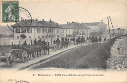 77-CHAMPAGNE SUR SEINE-DEFILE D UNE BATTERIE-USINE SCHNEIDER-N 6009-F/0127 - Champagne Sur Seine