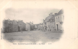 50-BARNEVILLE SUR MER-LA PLACE-N 6009-F/0059 - Barneville