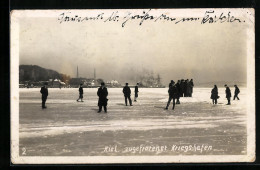 Foto-AK Kiel, Eiswinter 1929, Zugefrorener Kriegshafen  - Überschwemmungen