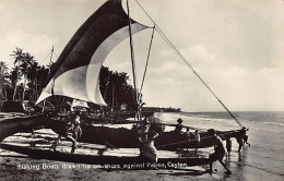 Sri Lanka - Fishing Boats Drawn Up On Shore Against Palms - Publ. Plâté Ltd. 23 - Sri Lanka (Ceylon)