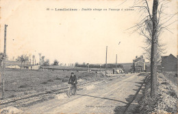 76-LONDINIERES-PASSAGE A NIVEAU-CYCLISTE-N 6010-D/0231 - Londinières