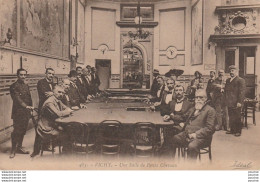 Y1-03) VICHY -  UNE SALLE DE PETITS CHEVAUX - JEUX TABLE - ( 2 SCANS ) - Vichy