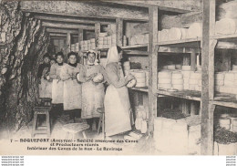 12) ROQUEFORT (AVEYRON) SOC. ANON. DES CAVES ET DES PRODUCTEURS REUNIS - INTERIEUR DES CAVES - LE REVIRAGE - ( 2 SCANS ) - Roquefort