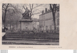 Y5-24) BERGERAC - LE MONUMENT  DES MOBILES  -  ( ANIMEE - PERSONNAGE - OBLITERATION DE 1906 -  2 SCANS ) - Bergerac