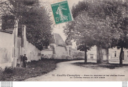 94) Coeuilly - Champigny- Place Du Hameau Et Les Vieilles Portes Du Château Datant Du XII° Siècles ( Animee ) - Autres & Non Classés