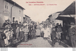 Y12-54) BATHELEMONT- LA GRANDE RUE - ( TRES ANIMEE - HABITANTS - VILLAGEOIS - 2 SCANS ) - Autres & Non Classés