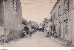 72) BERNAY EN CHAMPAGNE - CENTRE DU BOURG - ( HABITANTS - ATTELAGE - BOULANGERIE CAFE  CROIX D 'OR TRONCHET - 2 SCANS ) - Other & Unclassified