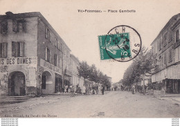 Y20-32) VIC FEZENSAC (GERS) PLACE GAMBETTA - ( ANIMEE - HABITANTS - VILLAGEOIS - AU PARADIS DES DAMES ) - Vic-Fezensac