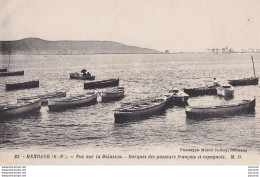 Y25-64) HENDAYE - VUE SUR LA BIDASSOA - BARQUES DES PASSEURS FRANCAIS ET ESPAGNOLS - ( 2 SCANS ) - Hendaye