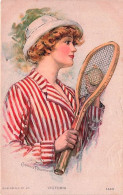 Illustrateur Signé Clarence Underwood - Victoria - Jeune Femme Au Tennis -1910 - Underwood, Clarence F.
