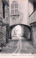 83 - BORMES Les MIMOSAS - Une Vieille Rue - Les Arcades - Bormes-les-Mimosas