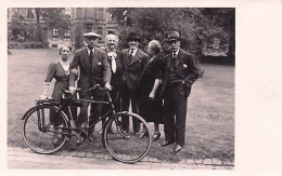 COMBLAIN La TOUR  - Carte Photo - La Famille Pose Devant Le Vélo Tout Neuf - Comblain-au-Pont