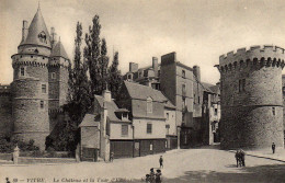 Vitré Le Chateau Et La Tour D'embas - Vitre