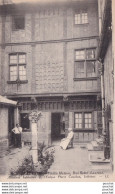 60) BEAUVAIS - VIEILLE MAISON , RUE SAINT LAURENT - HABITATION DE L' EVEQUE CAUCHON , INTERIEUR - (HABITANTS - 2 SCANS) - Beauvais