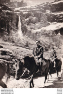 Z16-65) CIRQUE DE GAVARNIE - ANNEE 1963 / 64 - PERSONNAGES - PROMENADE A DOS DE CHEVAL - ( 2 SCANS ) - Gavarnie