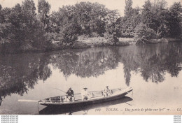 Z20-37) TOURS - UNE PARTIE DE PECHE SUR LE CHER - ( ANIMEE - PECHEURS EN BARQUE - 2 SCANS) - Tours