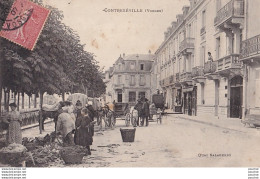 Z22-88) CONTREXEVILLE (VOSGES) QUAI SALABERRY - ( LE MARCHE - ANIMEE - HABITANTS ) - Contrexeville