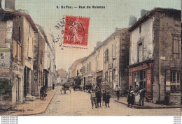 16) RUFFEC - RUE DE VALENCE - ( CARTE TOILEE COULEURS - TABAC - HABITANTS - VILLAGEOIS ) - Ruffec