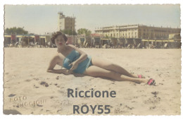 Emilia Romagna-rimini-riccione Veduta Donna In Spiaggia Pin Up Anni 40 50 Particolare ( Foto/ferrania/f.piccolo/v.retro) - Autres & Non Classés