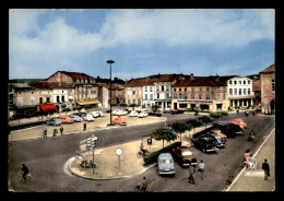 55 - LIGNY-EN-BARROIS - PLACE DE LA REPUBLIQUE - Ligny En Barrois