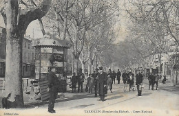 13)   TARASCON  - Cours National  (  Kiosque à Journaux  ) - Tarascon