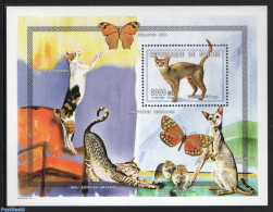 Guinea, Republic 1999 Cats S/s, Mint NH, Nature - Animals (others & Mixed) - Butterflies - Cats - Other & Unclassified