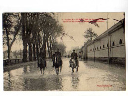 49 SAUMUR Inondation Novembre 1910 Route De St Florent Et Infirmerie Des Chevaux, Cavaliers - Saumur