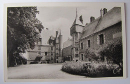 FRANCE - LOIRET - GIEN - La Cour Du Château - 1951 - Gien