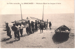 FR66 LE BARCARES - Navarro - Pêcheurs Tirant Les Barques à Terre - Animée - Belle - Port Barcares