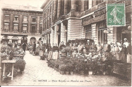 REIMS (51) Place Royale - Marché Aux Fleurs En 1909 (Superbe Animation) - Reims