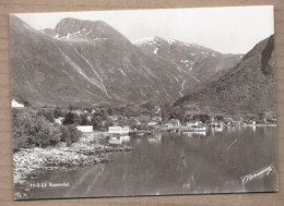 CPSM NORVEGE - NORGE - ROSENDAL - Jolie Vue Générale Avec Détails Maisons Au Bord De L'eau Du Village - Norvegia