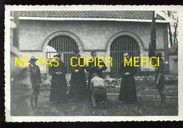 AIGUEPERSE (PUY-DE-DOME) - PROMESSE D'UN SCOUT LE 25 NOV 1934 A LA TROUPE ST-LOUIS - PHOTOGRAPHIE ORIGINALE - Places