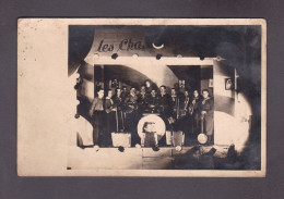 Carte Photo Groupe De Musique Musiciens  Orchestre Jazz ? Nom Peu Lisible Les Chas... Cap...   ( 51967) - Musique Et Musiciens