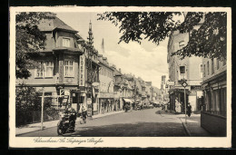 AK Glauchau /Sa., Leipziger Strasse Mit Motorrad überholt Fahrrad  - Leipzig