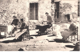 FR66 HAUT VALLESPIR - Badouix - Vallée Du Tech - Espadrilleurs à L'ouvrage - Espadrille - Animée - Belle - Autres & Non Classés