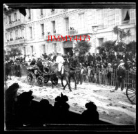 Carnaval - Nice - Fête Des Fleurs En 1898 ( Bien Animée, Attelage ) Plaque De Verre - Taille 43 X 45 Mlls - Glass Slides