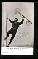 AK Schauspieler Arnim Dahl, Film-Artist Klettermaxe, Mit Original Autograph  - Acteurs