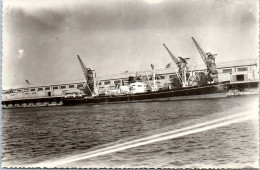 BATEAUX DE TRANSPORT  LE AURAY Carte Postale Ancienne /REF -VP9710 - Commerce