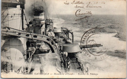 BATEAUX DE GUERRE EXERCICE DE POINTAGE Carte Postale Ancienne /REF -VP9575 - Guerre