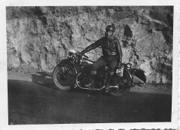 Photo Original 9x6 Cm - Ancienne -Homme à Côté D’une Moto Sid-Car- - Automobile