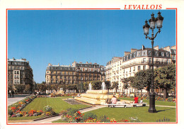 92 LEVALLOIS LES JARDINS DE L HOTEL DE VILLE - Levallois Perret