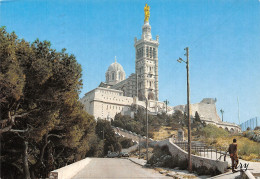 13 MARSEILLE NOTRE DAME - Notre-Dame De La Garde, Lift En De Heilige Maagd