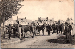 28 NOGENT LE ROTROU - Un Coin De La Foire Aux Poulains. - Nogent Le Rotrou