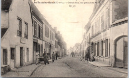 28 LA BAZOCHE GOUET - Grande Rue, Vue Prise De La Place - Sonstige & Ohne Zuordnung