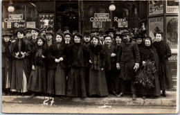 75003 PARIS - CARTE PHOTO - Employes Chaussures RAOUL Rue St Martin - Arrondissement: 03