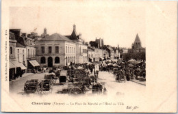 86 CHAUVIGNY - La Place Du Marche Et Hotel De Ville. - Chauvigny