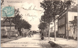 78 NEAUPHLE LE CHATEAU- L'avenue De La Republique. - Neauphle Le Chateau